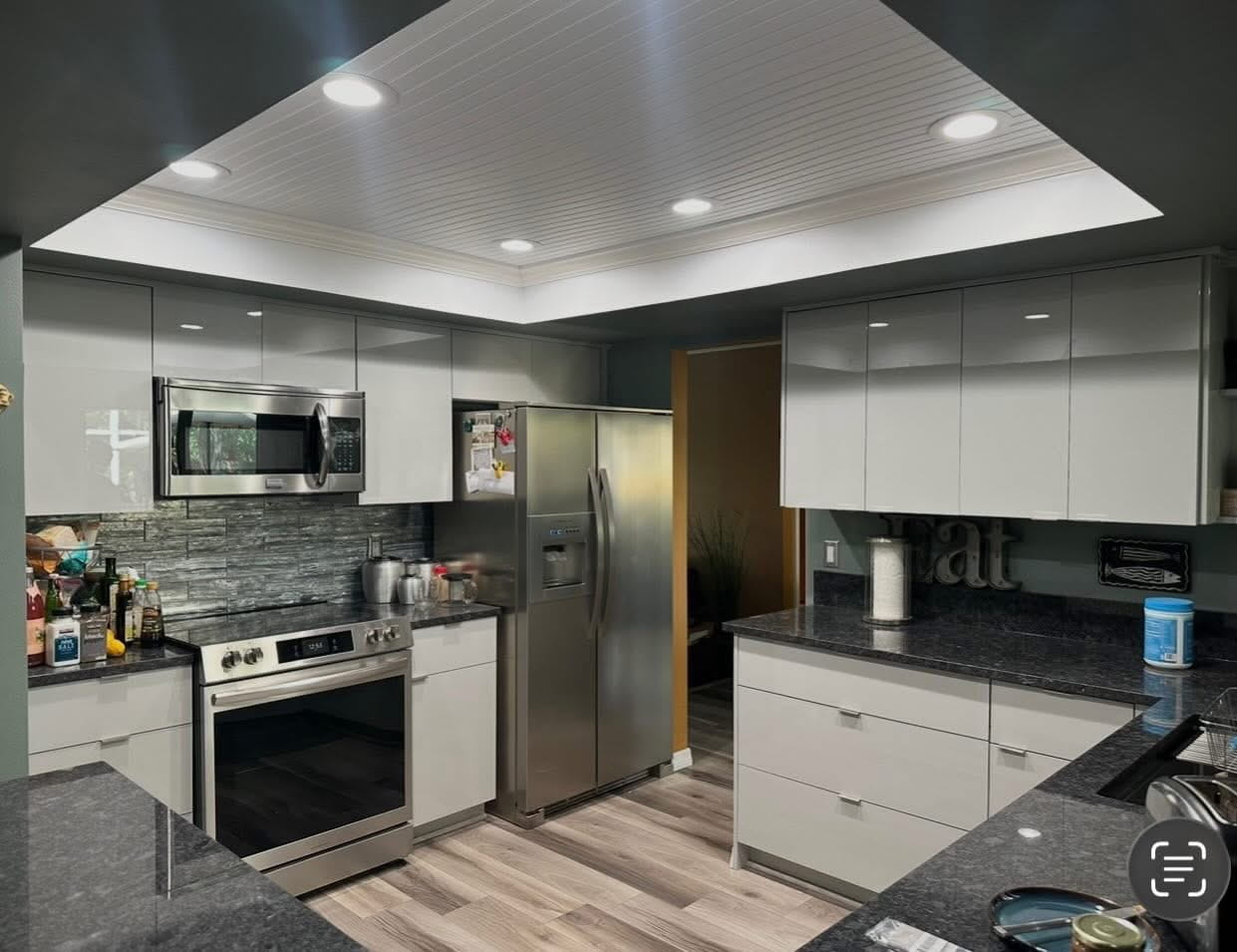 Modern Glossy White Kitchen